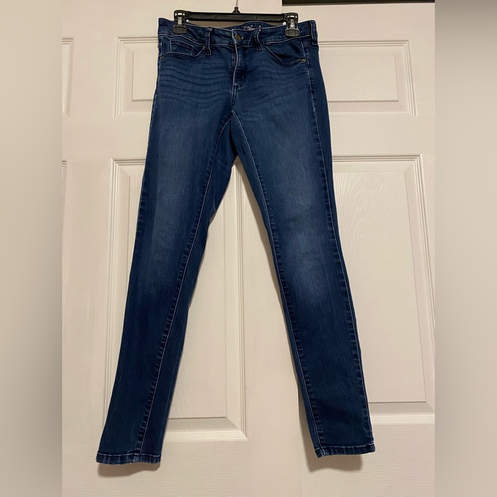 Universal Thread size 4 mid rise skinny jeans.